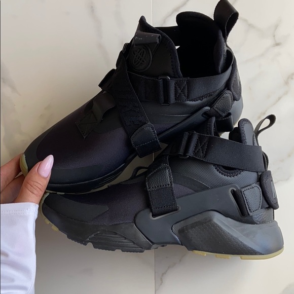 NWT Nike huarache city - Picture 4 of 8